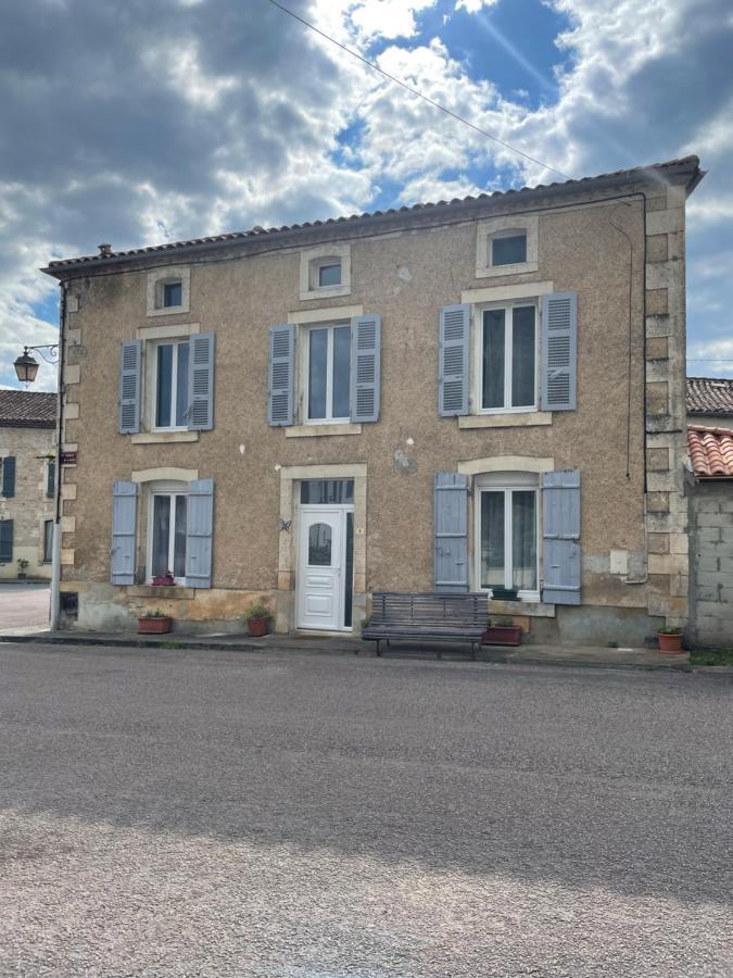 Chez Sarah - L'Escapade Bed & Breakfast Javerlhac-et-la-Chapelle-Saint-Robert Bagian luar foto